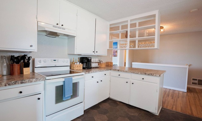 Wichita House | Cozy & Centrally located Home in Wichita