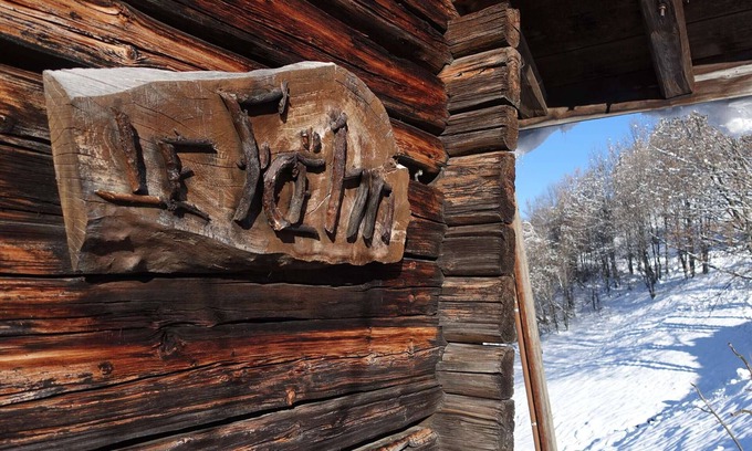 Beaufort Ski Chalet | Cozy chalet for 10 with fireplace and internet, close to slopes