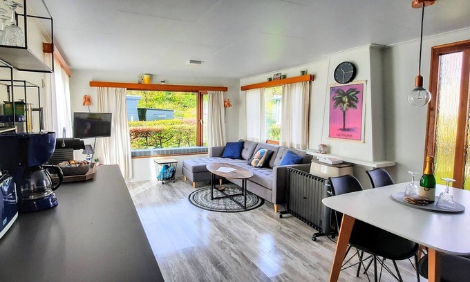 Kortgene Ski Chalet | Cozy chalet in a holiday park for children and water sports enthusiasts with a lake view