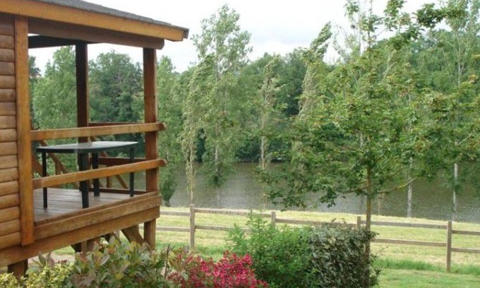 Naucelle Ski Chalet | Cozy Chalet - Pond View with Terrace