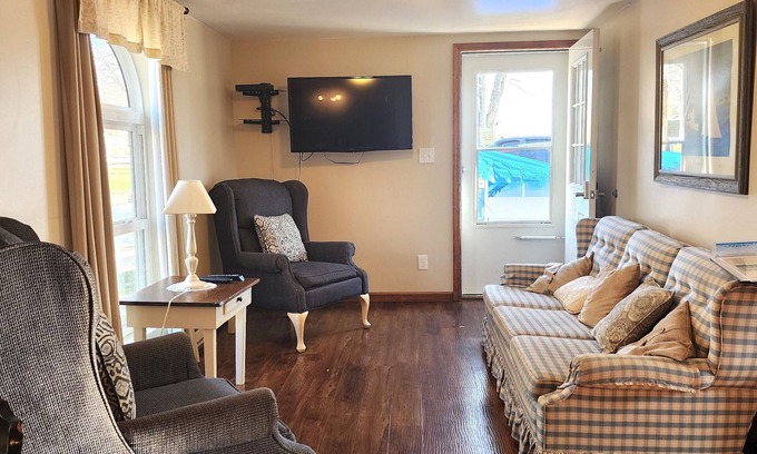Coldwater Cottage | Cozy Channel House on lake - w beach & dock