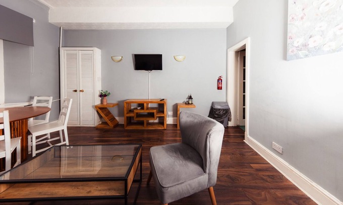 Tollcross Apartment | Cozy City Centre 1 Bedroom Apt by the Meadows! 8