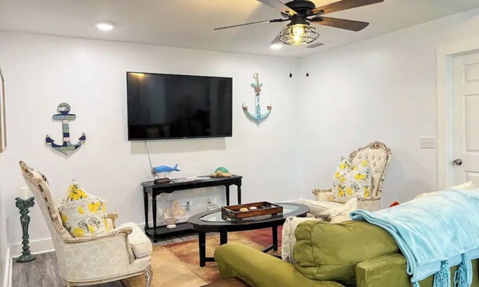 Country Club Estates House | Cozy Coastal Abode- 4bed,3bath