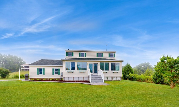Cushing House | Cozy Coastal Home with Jetted Tub, Modern Kitchen, and Ocean Breeze Patio