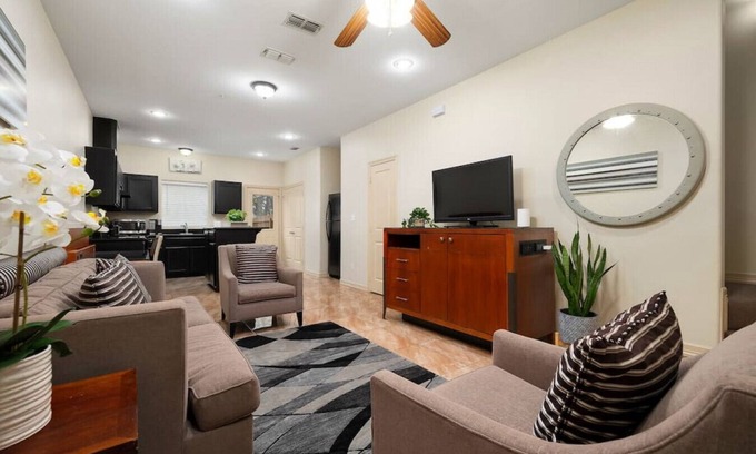 Pharr Apartment | Cozy Comfort Haven - Parking at No Extra Cost