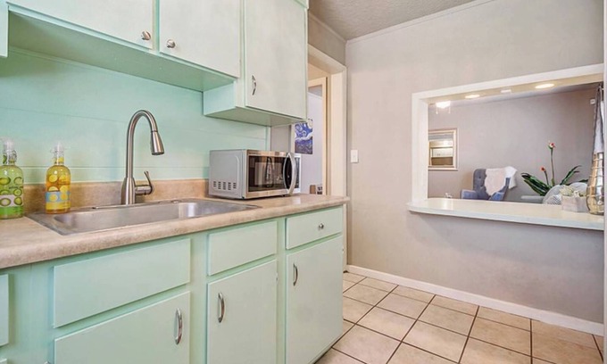 Central Oklahoma City Apartment | Cozy & Comfy - Few blocks away from Plaza District