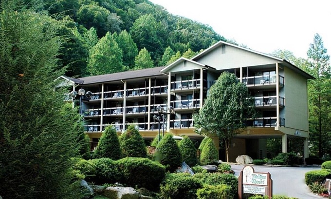 Gatlinburg Resort | Cozy Condo at Tree Tops Mountain Resort Minutes From Down Town Gatlinburg