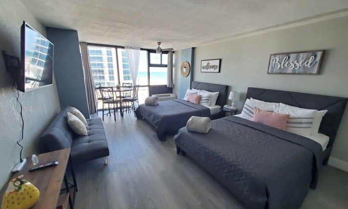 Daytona Beach Apartment | Cozy condo in Daytona with oceanview