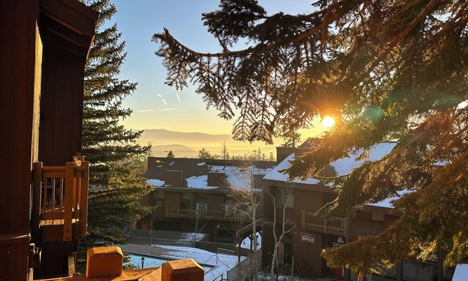 Mammoth Lakes Condo | Cozy condo in Mammoth: Ideal escape, walking distance to The Village & Skiing.