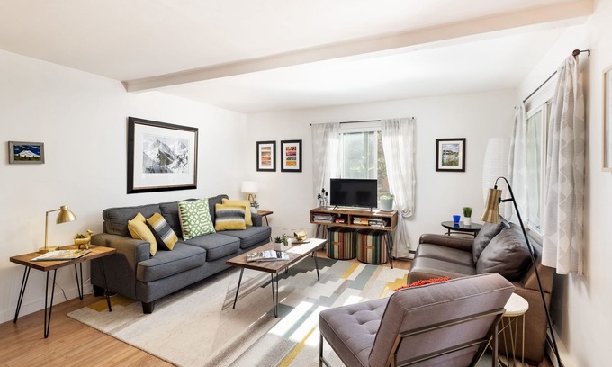 Carbondale Apartment | Cozy condo in the heart of downtown Carbondale