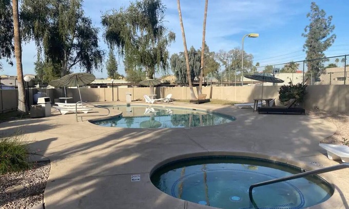 Tempe Condo | Cozy Condo Mins to ASU Walk to Sloan Park