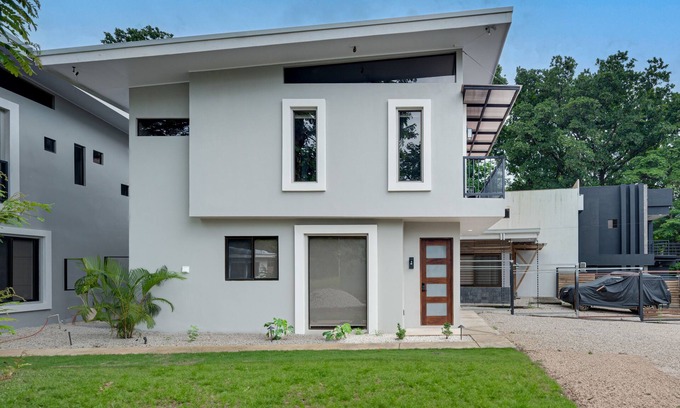 Tamarindo Apartment | Cozy condo with shared community pool, private washer/dryer, and WiFI