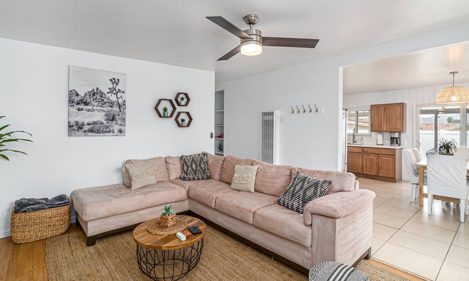 La Presa House | Cozy, Cool, Casa w/ WiFi, King Bed & Private Patio