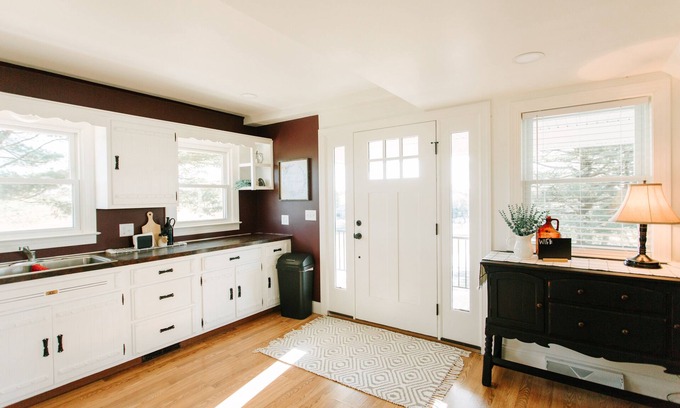 Bernville Cottage | Cozy Cottage- 10 mins to Koziars Christmas Village