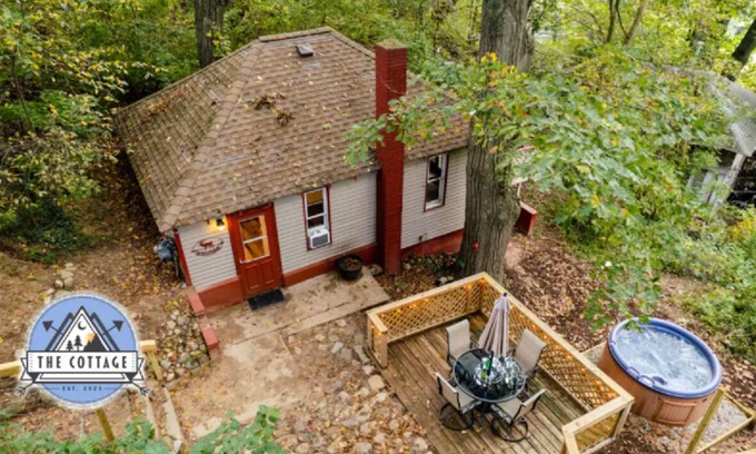 Solon Township House | Cozy Cottage Getaway - $0 Cleaning Fee!