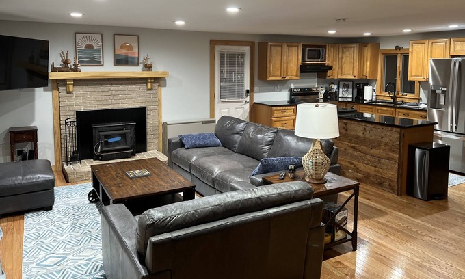 Birch Hill Cottage | Cozy Cottage in close to town and area attractions