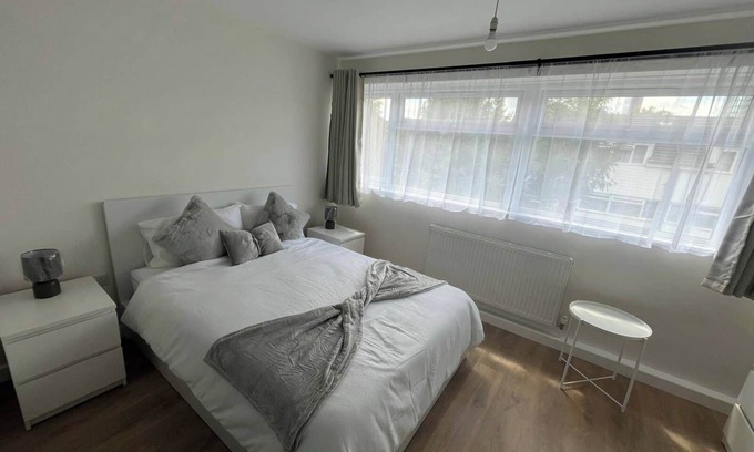 Selhurst House | Cozy Cottage in Croydon