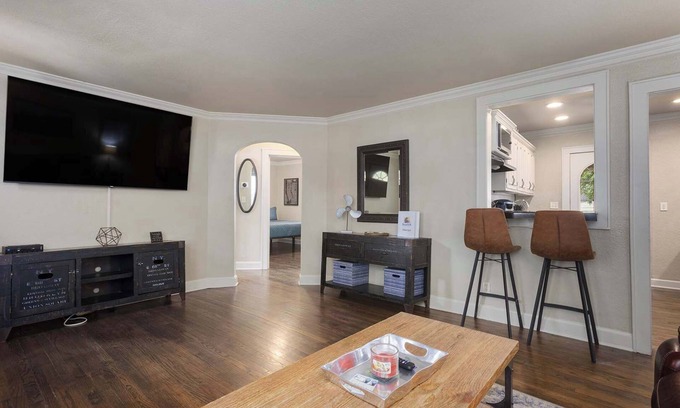 Fairway House | Cozy Cottage in Fairway WiFi PetsOk