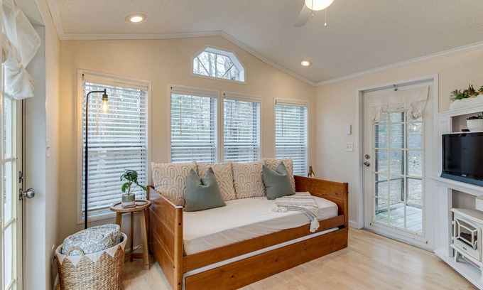 Monteagle Cottage | Cozy Cottage in Monteagle!