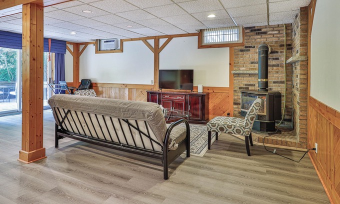 Thornhill Apartment | Cozy Cottage-like Apartment at the Heart of Thornhill!