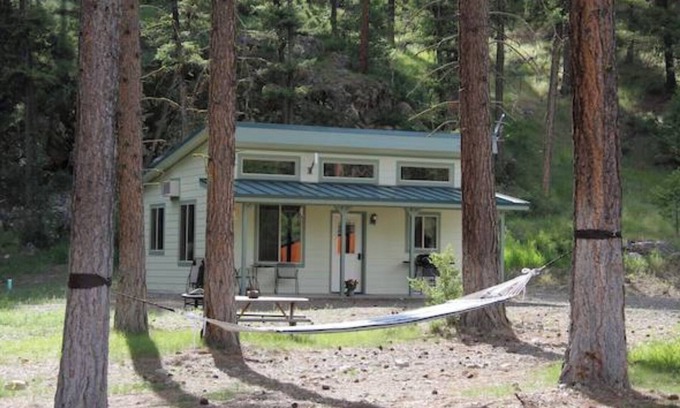Tonasket Cottage | Cozy Cottage~Mini Golf! ~Aeneas Valley