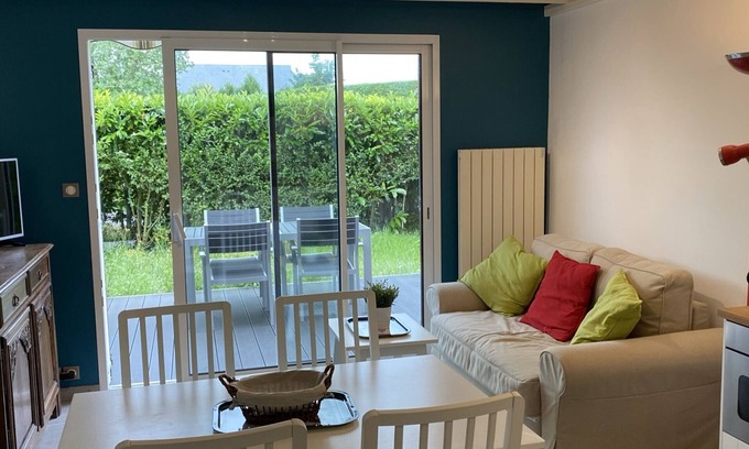 Cabourg Apartment | Cozy Cottage near Cabourg Beach with Private Garden and Free Wi-Fi