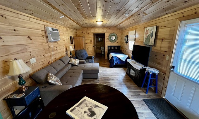 Hickman Cottage | Cozy cottage near Music City USA , sleeps 3n