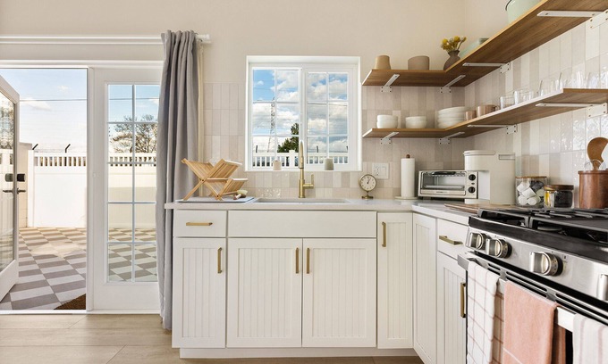 Sun Valley Cottage | Cozy Cottage Near Universal Studios with Private Patio