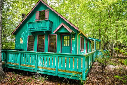 Pine Mountain Ski Chalet | Cozy cottage nestled in the woods
