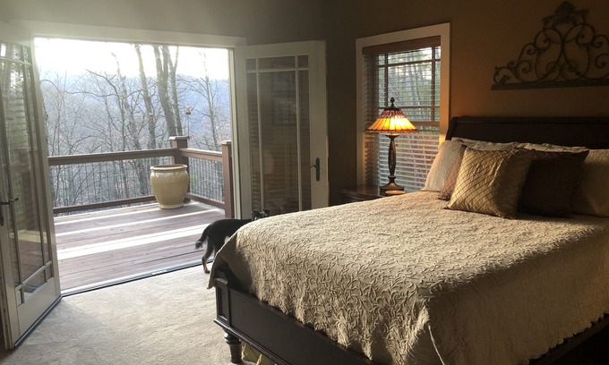 Waynesville House | Cozy cottage nestled in Highland Forest.