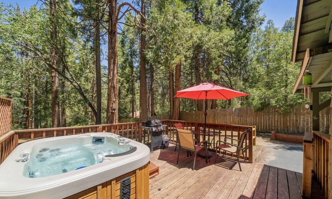 Idyllwild Cabin | Cozy Cottage, on the creek w/hot tub!