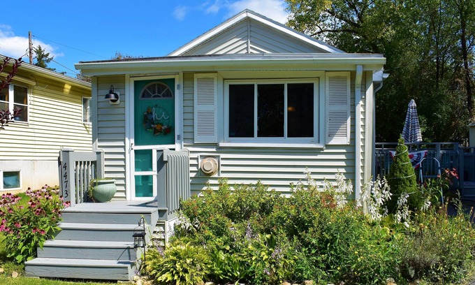 Canandaigua Cottage | Cozy cottage one block to Lake. Perfect for couples & solo travelers w/a pup!