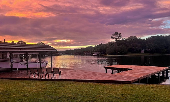 Fort Walton Beach House | Cozy cottage with water views, beach area, dock access & on-site boat launch!