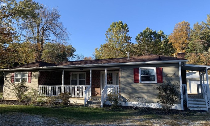 Hendersonville House | Cozy cottage