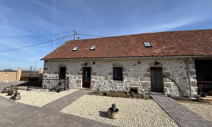 Montaigu-le-Blin Cottage | Cozy cottage with spa, near Vichy