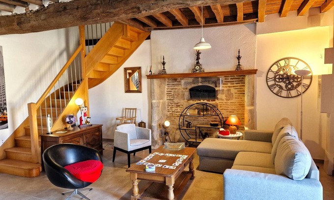 Charroux Cottage | Cozy cottage with shared pool, near Vichy
