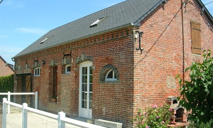 Saint-Pierre-la-Riviere Cottage | Cozy countryside home with enclosed garden - Pets welcome