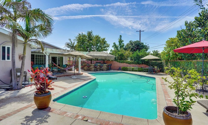 Southwest Anaheim Apartment | Cozy Couple's Oasis w/Pool: 3 Mi to Disneyland!