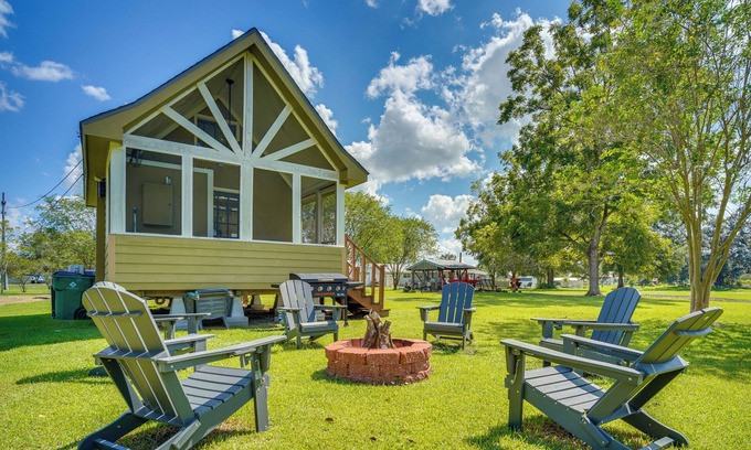 Iberia Parish Apartment | Cozy Couple’s Retreat w/Porch on Bayou Teche!