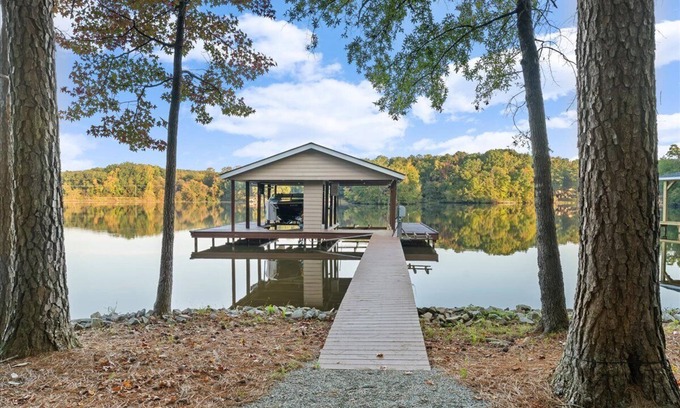 Wise House | Cozy Cove | Waterfront Retreat | Pet-Friendly
