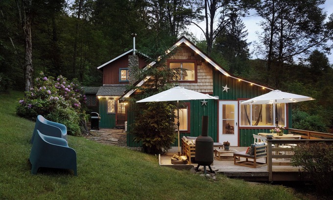 Shandaken Cabin | Cozy Creekside Charmer: Phoenicia Woodstock Views! 8 acres