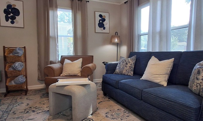 Durham House | Cozy Culdesac 3-bedroom home n4 Beds, Sleeps 6