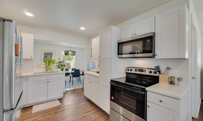 Oak Cliff House | Cozy Dallas Spot - Minutes from Downtown and Bishops Arts!