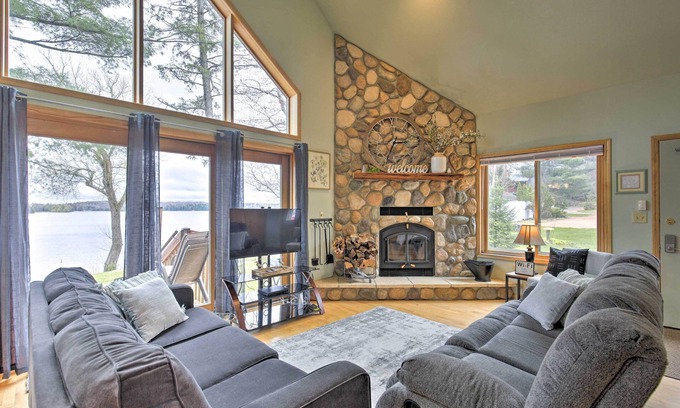 Eagle River House | Cozy Dam Lake Escape w/Dock, Yard & Water Access!