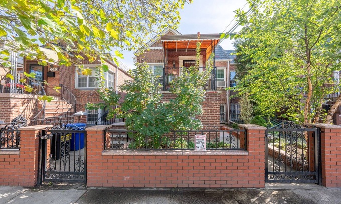 East Flatbush Apartment | Cozy Delightful 2-bedroom apartment with AC in Brooklyn