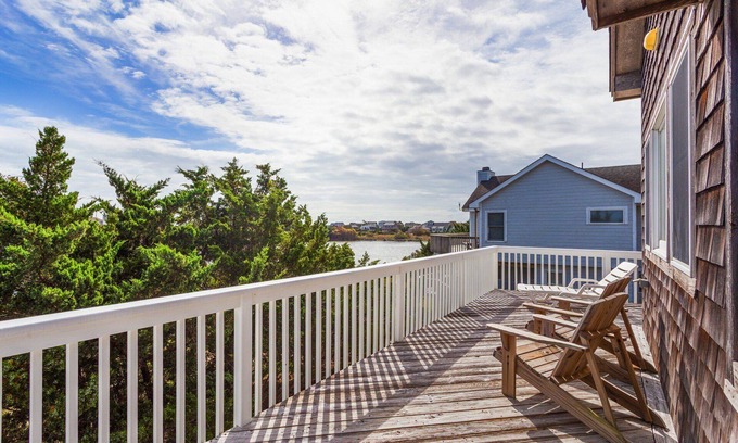 Salvo House | Cozy Dog-Friendly Getaway | Hot Tub & Beach Access