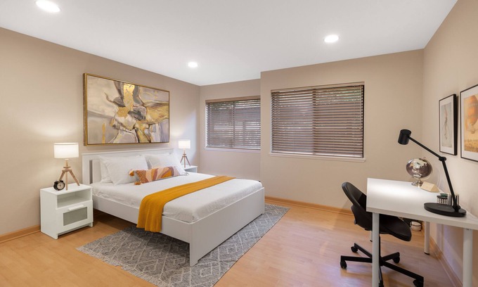 Northwest Bellevue Condo | Cozy Downtown 2BD Bellevue Condo, Free Parking
