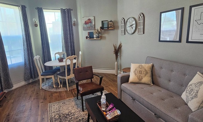 Near East Side House | Cozy Downtown Duplex