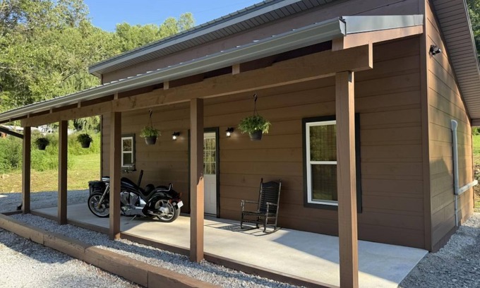 Robbinsville Cabin | Cozy Dragon's Nest Cabin Retreat