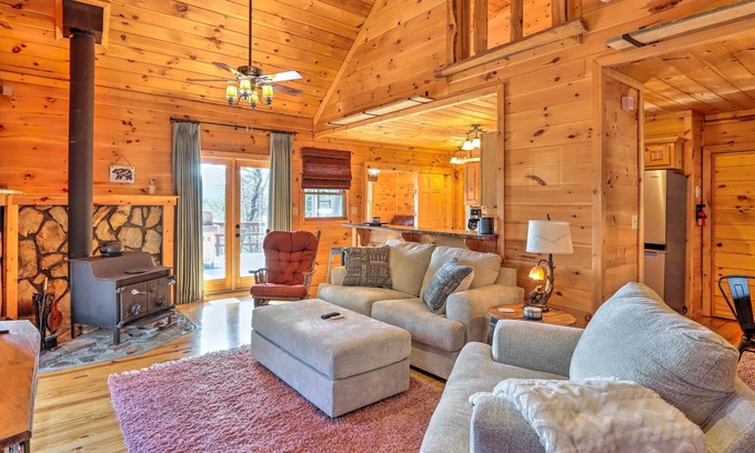 Ellijay Cabin | Cozy Ellijay Cabin w/ Deck & Mountain Views